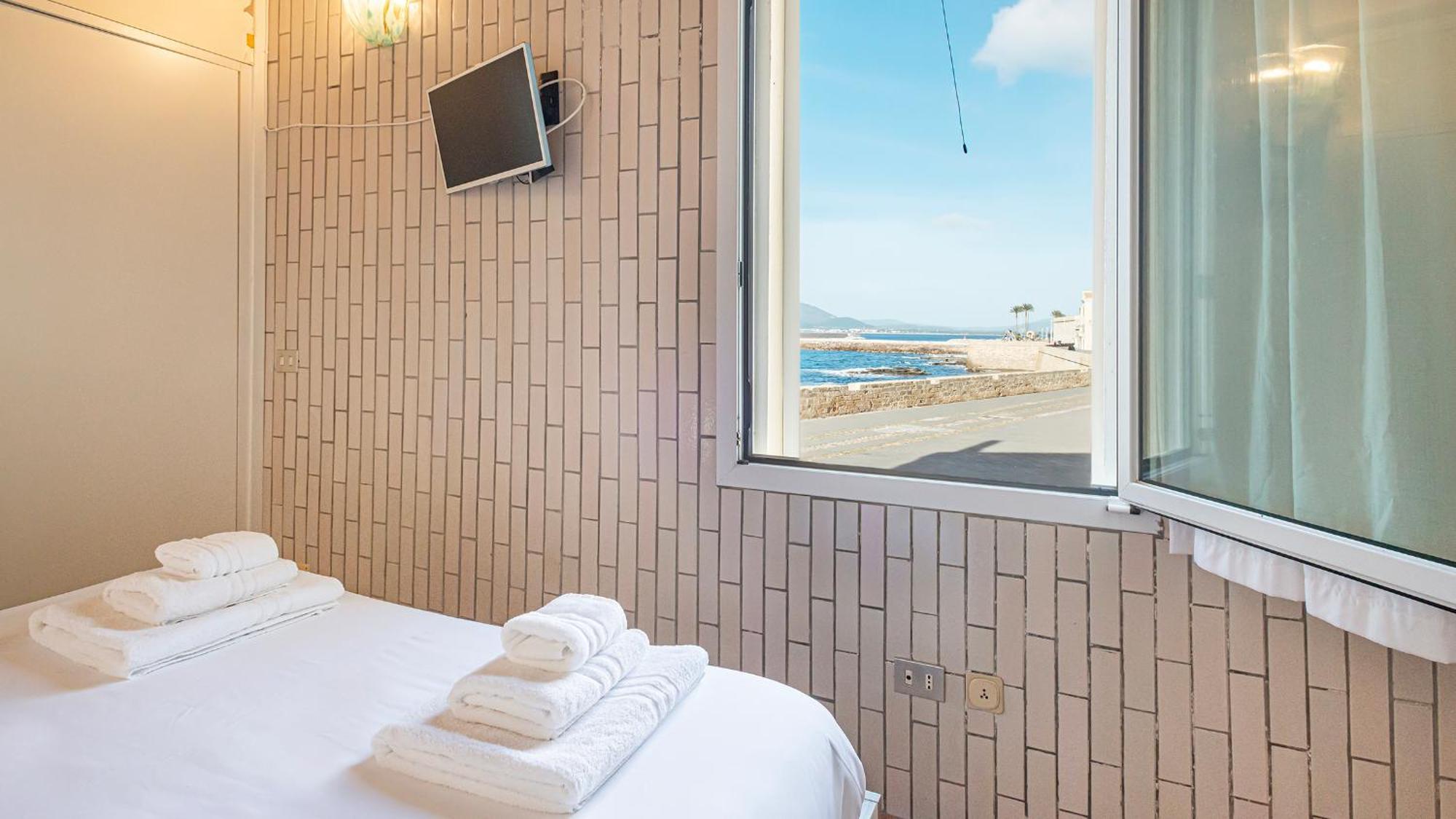 Seafront Bastioni Apartment Alghero Bagian luar foto